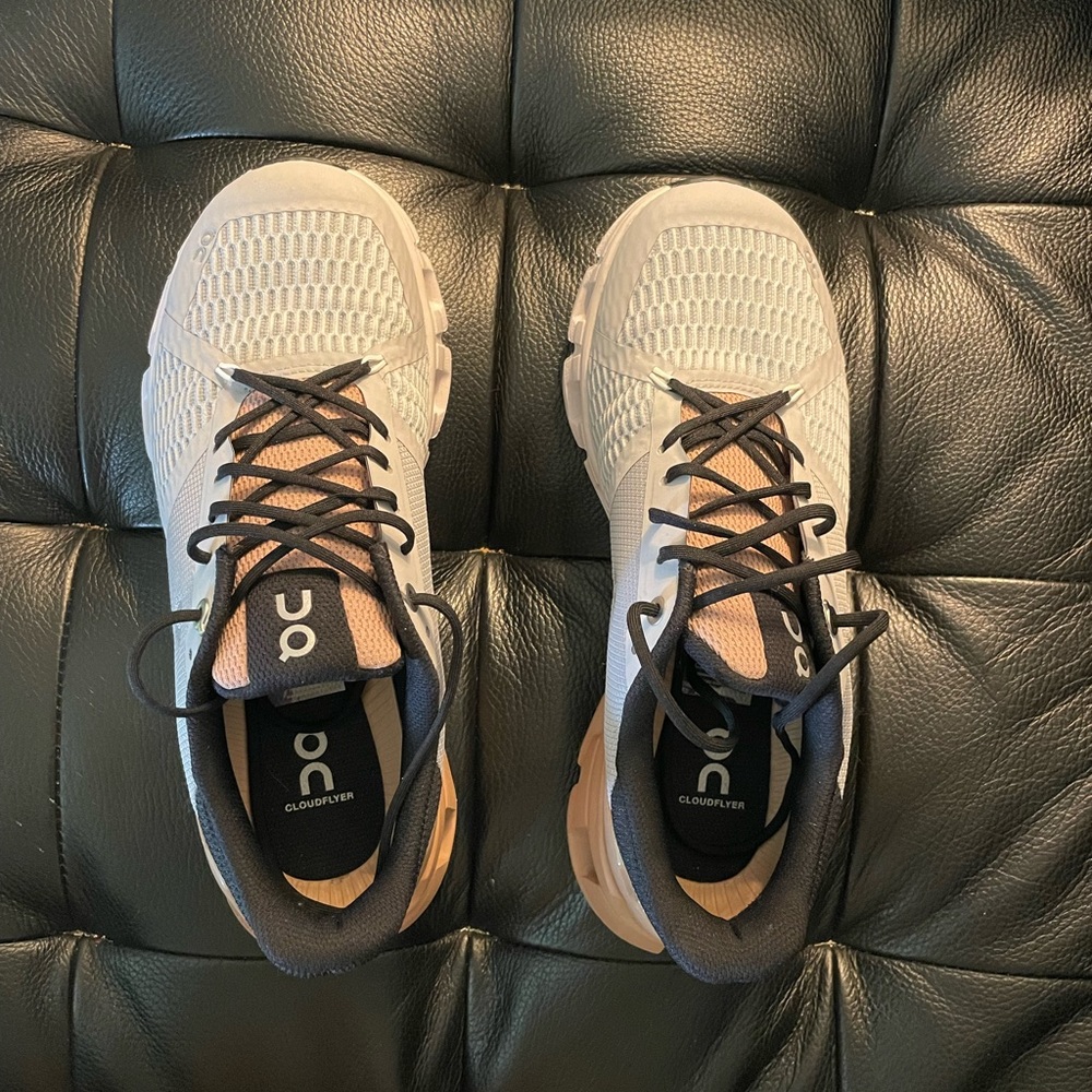 Women’s On Cloud Flyer Size 8